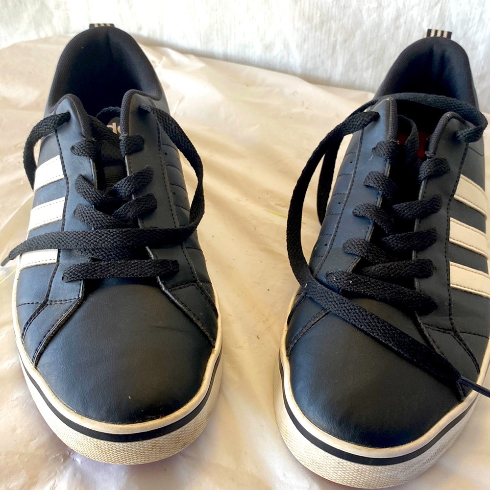 Size 9 men black and whit Adidas shoes, VS Pace Casual Black